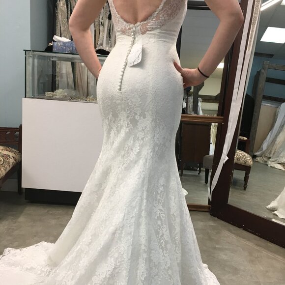 SAMPLE Chantilly Lace Backless Wedding Dress, Ivory Mermaid Fit and Flare Sexy - Picture 10 of 12